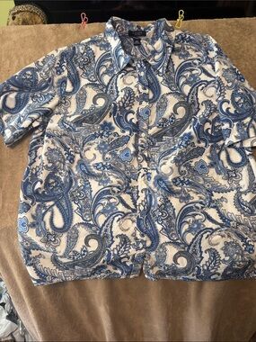 Chaps White and Blue Paisley Short-Sleeve Button-Up